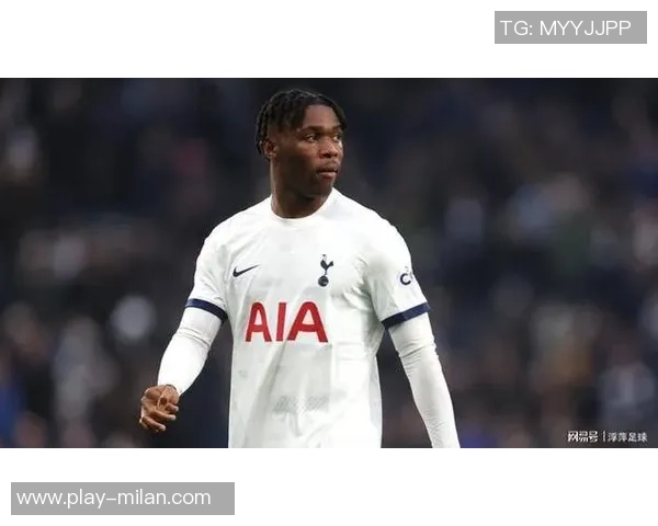 热刺后卫乌多吉在伦敦街头遭经纪人持枪威胁事件引发关注