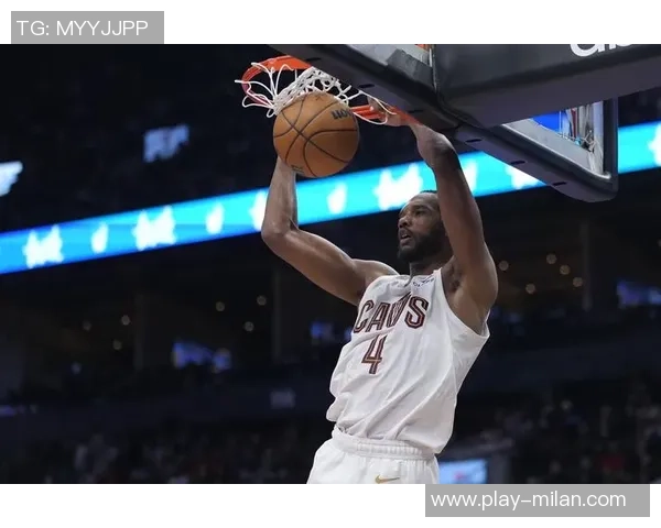 莫布里展现全能进攻能力接队友传球后外线三分精准命中